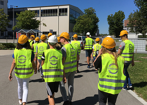 [Translate to Englisch:] Besuch Mittelschule Osterhofen